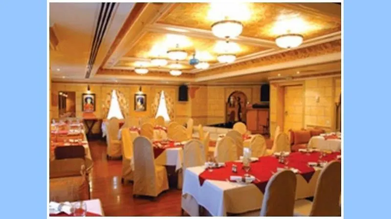Lotus Grand Hotel Dubaj 4*,